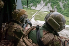 Foto-4-Addestramento-per-tiratori-scelti-a-bordo-di-elecottero-UH-90